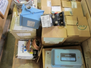 LOT TO INCLUDE FOXBORO, ABB, AGASTAT: (5) CONTINOUS DISPLAY STATIONS, (3) ABB TRANSMITTERS, 4-20MADC OUTPUT, 16-34VDC SUPPLY, POSITION KIND. 45 DEG TO 100 DEG ROTARY STROKE, (8) RELAYS, 125 DC COIL VOLTAGE, 12A 230VAC, 30A/MINUTE CONTACT RATING. 12A, 230VAC, 125VDC COIL, (1) UNILOC POWER SUPPLY MODEL#515, (2) CONTROLLERS, (8) AGASTAT RELAYS, TIMING TYPE, MODEL# E7022AC004, 120VAC COIL VOLTAGE, DPDT CONTACT ARRNGMT, VERTICAL MOUNTING, 1.5-15 SECOND OFF-DELAY OPERATE DATA. LOADING & HANDLING FEE $15-4578